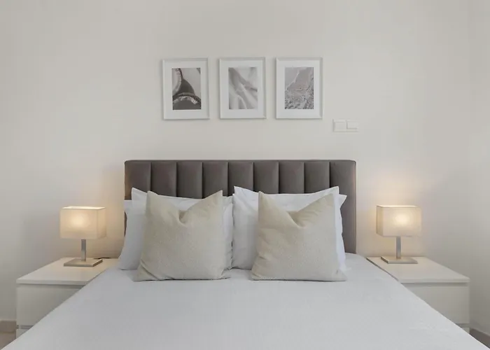 Phaedrus Living: Alkminis Seaside Suites Verano