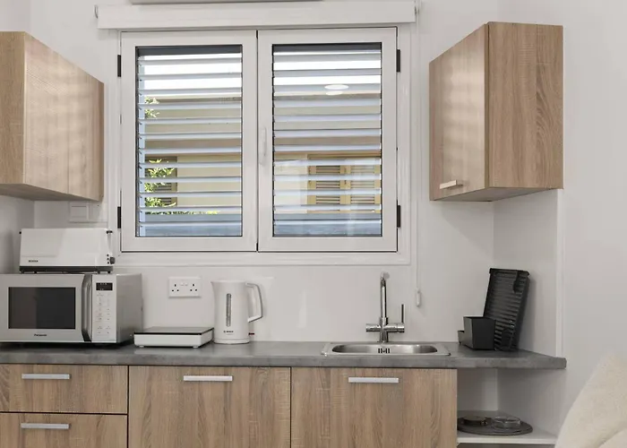 Phaedrus Living: Alkminis Seaside Suites Verano