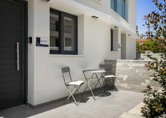 Phaedrus Living: Alkminis Seaside Suites Verano
